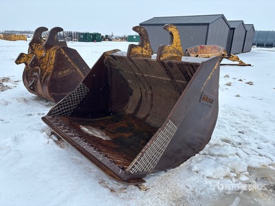 Brandt 84 in Q/C Cleanup Excavator Bucket - Fits John Deere 470G