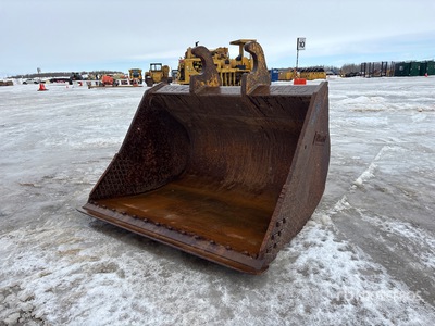 Brandt 84 in Q/C Cleanup Excavator Bucket - Fits John Deere 470G