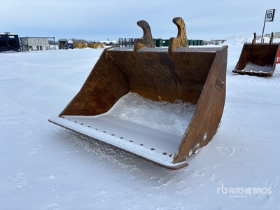 Brandt 84 in Q/C Cleanup Excavator Bucket - Fits John Deere 470G