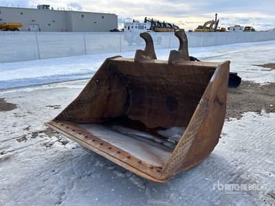 Brandt 84 in Q/C Cleanup Excavator Bucket - Fits John Deere 470G