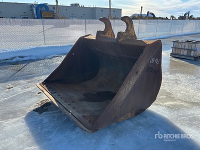 Brandt 84 in Q/C Cleanup Excavator Bucket - Fits John Deere 470G