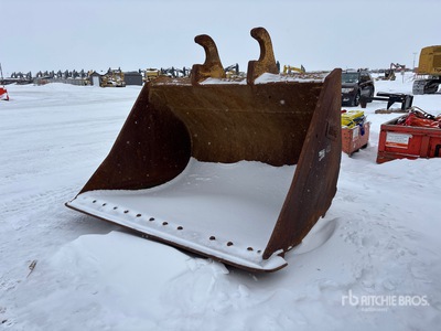 Brandt 84 in Q/C Cleanup Excavator Bucket - Fits John Deere 470G