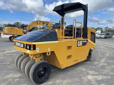 2008 Cat PS-150C 9 Wheel Pneumatic Roller
