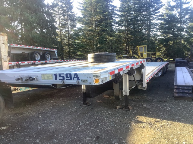 2017 Reitnouer 75000 lb 53 ft Tri/A Single Drop Step Deck Trailer