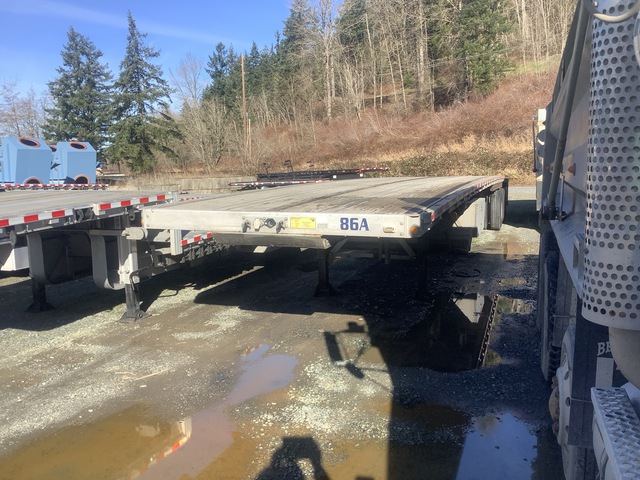 2016 Reitnouer 53 ft T/A Flatbed Trailer