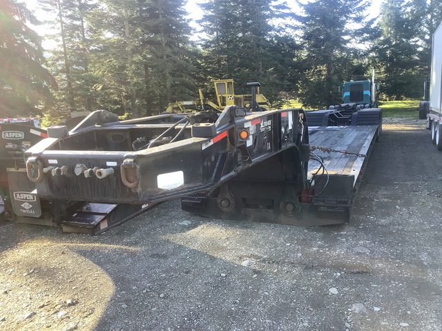 2019 XL Specialized XL110HDE 90000 lb Tri/A Removable Gooseneck Lowboy Trailer