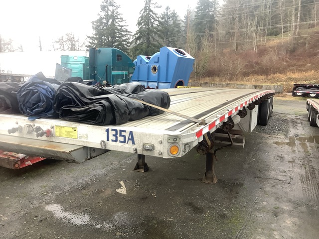 2016 Reitnouer 53 ft Tri/A Flatbed Trailer