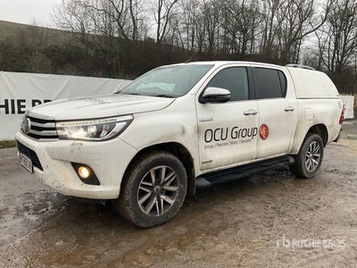 Toyota Hilux 4x4 Crew Cab Pickup