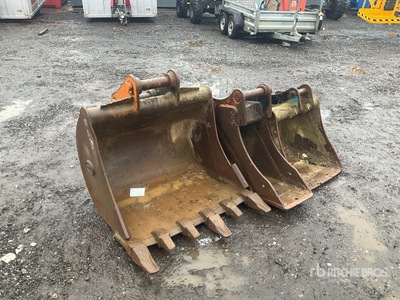 Quantity of (3) 880mm, 580mm, 300mm Excavator Bucket
