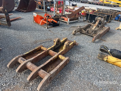 36 in Thumb for 300 class machine Excavator Thumb