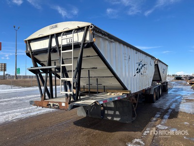 2013 Lode King 28 ft Super B-Train Lead Remorque à grains