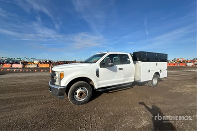 2017 Ford F-350 XL 4x2 Extended Cab شاحنة خدمة
