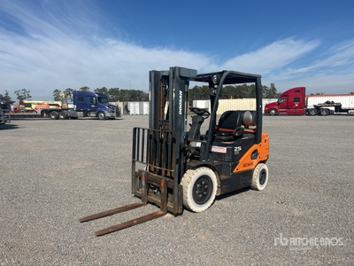 Doosan G25N-7 4600 lb Pneumatic Tire Forklift