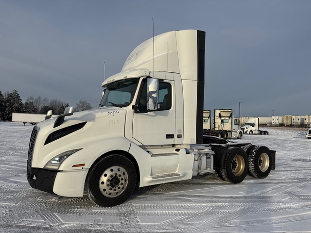 2019 Volvo VNL300 6x4 T/A Day Cab Truck Tractor