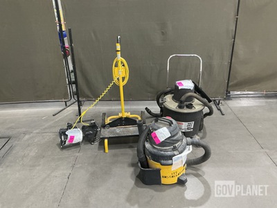 (3) Assorted Vacuums & (1) Fostoria Work Light