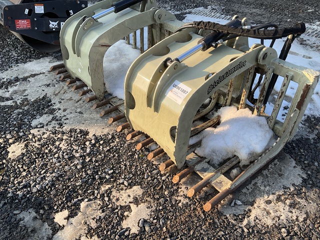 Steinsammler 830GR 82 in Skid Steer Grapple