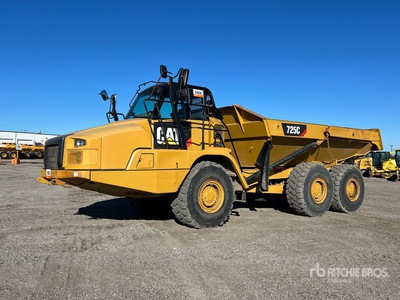 2015 Cat 725C Articulated Dump Truck