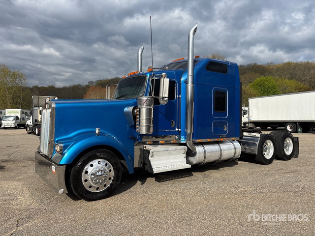 2007 Kenworth W900 6x4 T/A Sleeper Truck Tractor