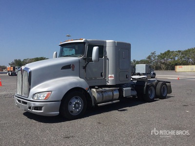 2013 Kenworth T660 6x4 Tractocamion con Dormitorio / T/A Sleeper Truck Tractor