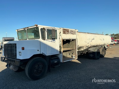 1989 Oshkosh 6000 gal 6x4 Tanker Truck