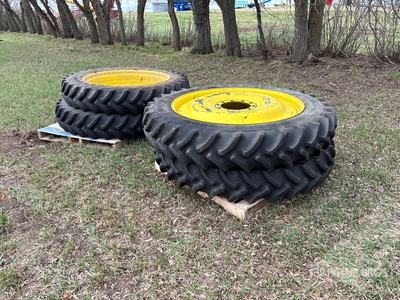 Quantity of (4) Firestone 320/90R46 Sprayer Tires - Fits John Deere 4720