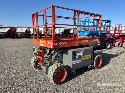 2017 Skyjack SJ6826 RT Dual Fuel Piattaforma aerea verticale