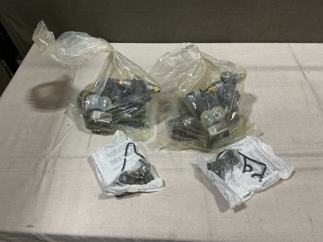 (4) International 1842722C91 Fuel Metering & Distributing Pumps