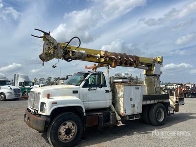 Altec on 2001 Chevrolet C7500 4x2 Digger Derrick Truck