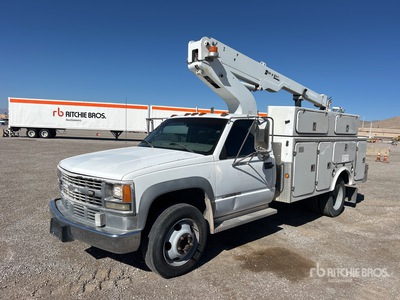 Duralift DTS29 34 ft on 2002 Chevrolet C3500 4x2 Bucket Truck