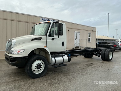 2017 International 4300 SBA 4x2 Cabine et châssis