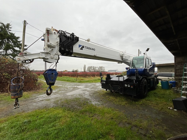 2009 Tadano GR-300-1-00211 30000 kg 4x4x4 Rough Terrain Crane