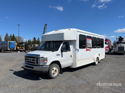 2016 Ford E-450 Econoline 4x2 18-Seat Mini Bus
