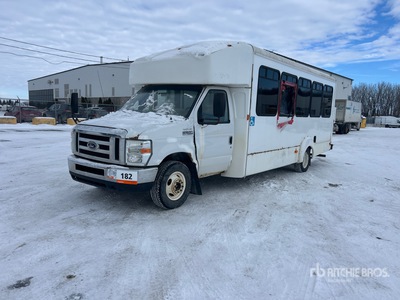 2016 Ford E-450 Econoline 4x2 18-Seat Mini Bus