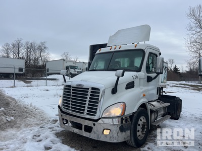 2013 Freightliner Cascadia 113 4x2 S/A Day Cab Truck Tractor
