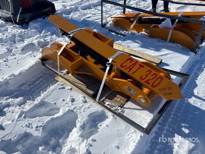 2026 Handy HET320 65 in Excavator Thumb - Fits 16 - 20 ton (Unused)