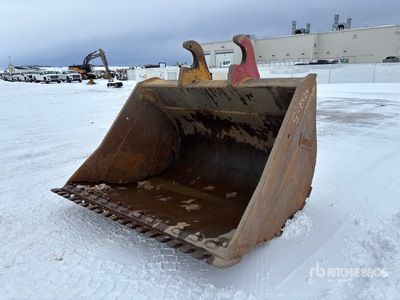 Brandt 84 in Q/C Cleanup Excavator Bucket - Fits John Deere 470G LC