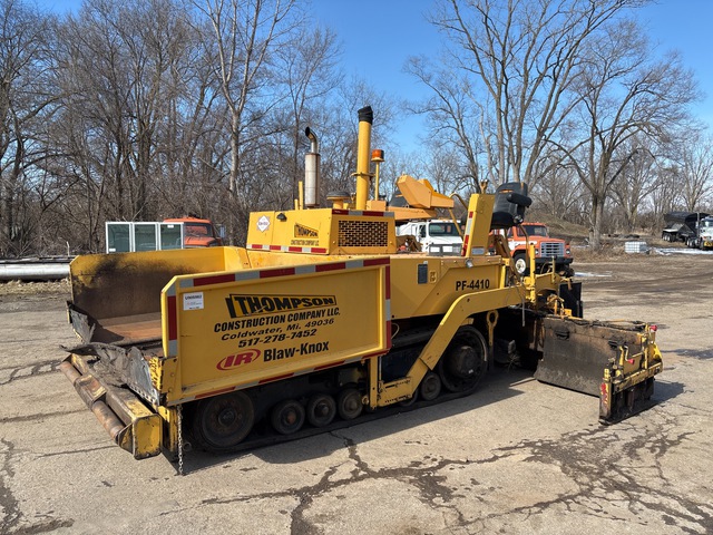2001 Blaw-Knox PF-4410 Track Asphalt Paver 2001 Blaw-Knox PF-4410 Track Asphalt Paver