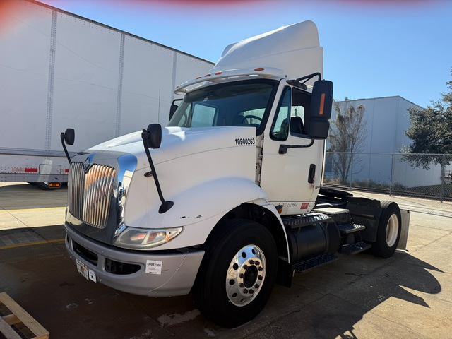 2009 International 8600 4x2 S/A Day Cab Truck Tractor