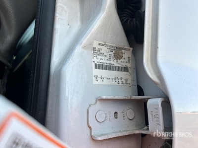 2013 Ford F-350 4x4 Crew Cab Flatbed Truck