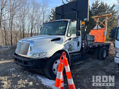 2007 International 4300SBA Premium 4x2 Autocarro cassone fisso (Inoperable)