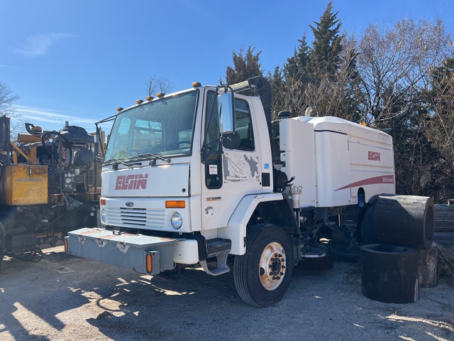2005 Elgin Whirlwind on 2006 Elgin SC-8000 Sweeper Truck