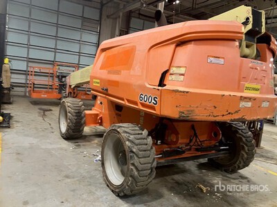 2018 JLG 600S رافعة تليسكوبية بذراع تطويل