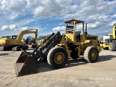 1987 Cat IT28B Pala gommata