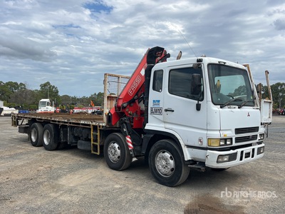 2001 Mitsubishi Fuso 500 8x4 Twin-Steer w/ Fassi F155A.2.22 5000 kg Knuckle Boom شاحنة مسطحة مع رافعة