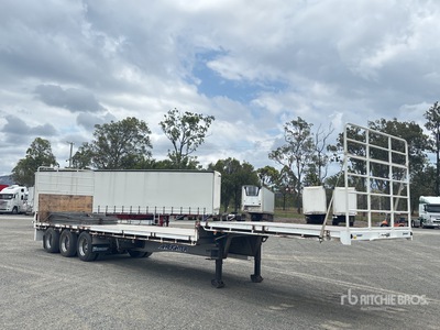 2007 MaxiTrans 13.4 m Tri/A Step Deck Trailer