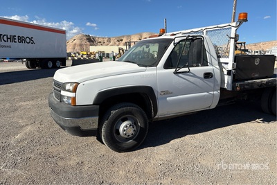 2005 Chevrolet Silverado 3500 4x2 平台トラック