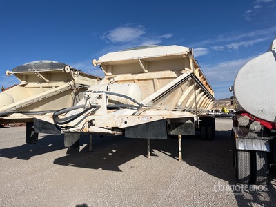 1994 Red River LB339 30 ft Tri/A نصف مقطورة تستخدم لسحب المواد السائبة