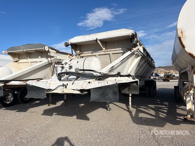 1996 Red River LB339 30 ft Tri/A نصف مقطورة تستخدم لسحب المواد السائبة