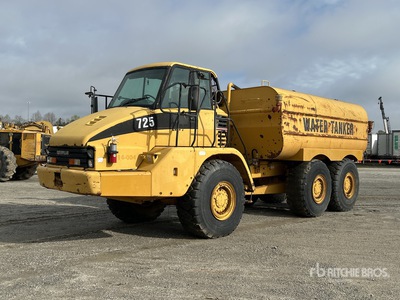 2004 Cat 725 6000 gal 6x6 Articulated Water Truck