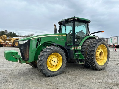 2014 John Deere 8335R 4WD Tractor Agrícola